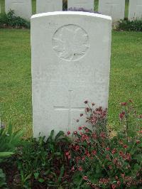 Albert Communal Cemetery Extension - Armstrong, W C