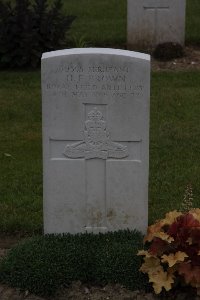 Albert Communal Cemetery Extension - Brown, Hugh Falconer