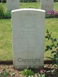 Albert Communal Cemetery Extension - Fountain, C