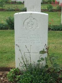 Albert Communal Cemetery Extension - Huggett, George