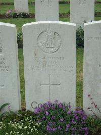 Albert Communal Cemetery Extension - Jones, G