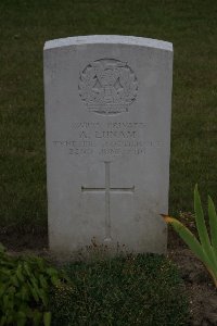 Albert Communal Cemetery Extension - Lunham, A