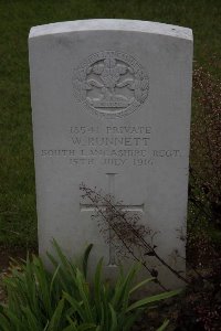 Albert Communal Cemetery Extension - Runnett, W