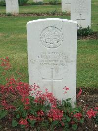 Albert Communal Cemetery Extension - Stoneham, J H