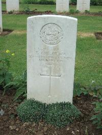 Albert Communal Cemetery Extension - Wiltshire, E T