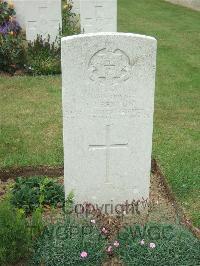 Auchonvillers Military Cemetery - Beynon, Herbert John