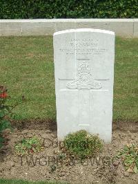 Auchonvillers Military Cemetery - Canham, F