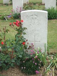 Auchonvillers Military Cemetery - Carpenter, P E