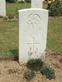 Auchonvillers Military Cemetery - Couchman, Frank