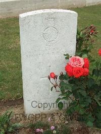 Auchonvillers Military Cemetery - Cruse, Stanley Victor