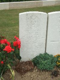 Auchonvillers Military Cemetery - Dean, Albert