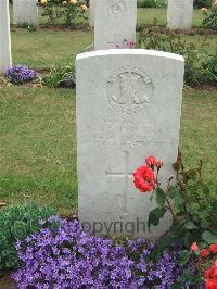 Auchonvillers Military Cemetery - Dick, James Inglis