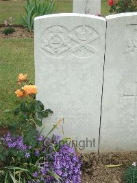 Auchonvillers Military Cemetery - Farrell, T