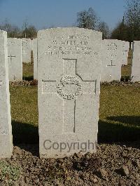 Auchonvillers Military Cemetery - Guilford, Walter