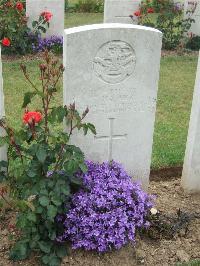 Auchonvillers Military Cemetery - Hamer, Tom