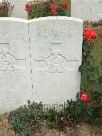 Auchonvillers Military Cemetery - Harris, R