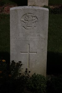 Auchonvillers Military Cemetery - Hinchliffe, F