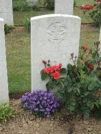 Auchonvillers Military Cemetery - Hirst, H I