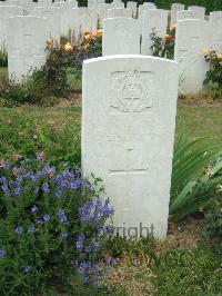 Auchonvillers Military Cemetery - Hollingsworth, P H