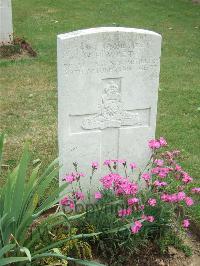 Auchonvillers Military Cemetery - Howlett, William