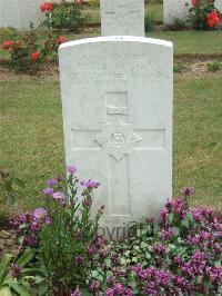 Auchonvillers Military Cemetery - Hughes, Frank