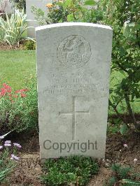 Auchonvillers Military Cemetery - Hunn, William James