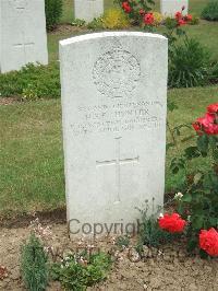 Auchonvillers Military Cemetery - Hunter, Hugh Swinerton Forsyth