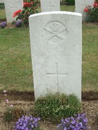 Auchonvillers Military Cemetery - Kemp, W