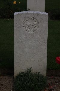 Auchonvillers Military Cemetery - MacLeod, Murdo