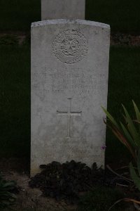 Auchonvillers Military Cemetery - MacNab, James Fortune