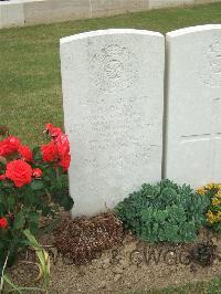 Auchonvillers Military Cemetery - MacKie, William