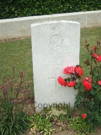 Auchonvillers Military Cemetery - Pearson, Angus John Williams