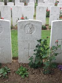 Auchonvillers Military Cemetery - Peters, Ernest