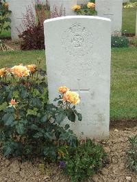 Auchonvillers Military Cemetery - Potts, L