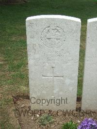 Auchonvillers Military Cemetery - Quinn, J