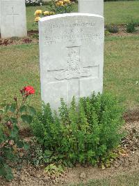 Auchonvillers Military Cemetery - Rae, Archibald