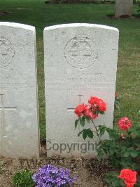 Auchonvillers Military Cemetery - Roberts, James Henry