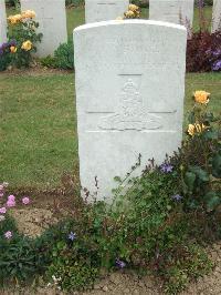 Auchonvillers Military Cemetery - Savage, Henry Osborne