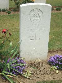 Auchonvillers Military Cemetery - Spinks, William George