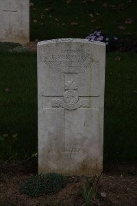 Auchonvillers Military Cemetery - Sutton, R W