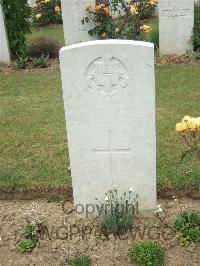 Auchonvillers Military Cemetery - Wright, Robert