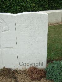 Auchonvillers Military Cemetery - Young, R