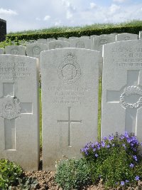 Bagneux British Cemetery Gezaincourt - Austin, R J