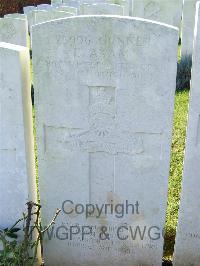 Bagneux British Cemetery Gezaincourt - Axam, Edward