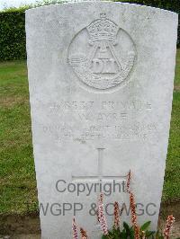 Bagneux British Cemetery Gezaincourt - Ayre, W