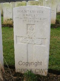 Bagneux British Cemetery Gezaincourt - Bailey, H