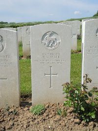 Bagneux British Cemetery Gezaincourt - Baker, Herbert George