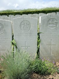 Bagneux British Cemetery Gezaincourt - Barlow, Edward Immer