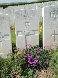 Bagneux British Cemetery Gezaincourt - Beardmore, J T