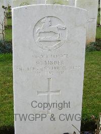 Bagneux British Cemetery Gezaincourt - Binder, W